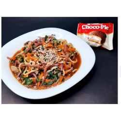 YAKISOBA BOVINO + CHOCO PIE