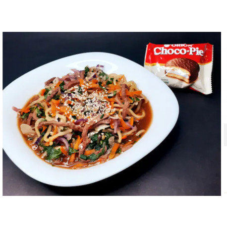 YAKISOBA BOVINO + CHOCO PIE